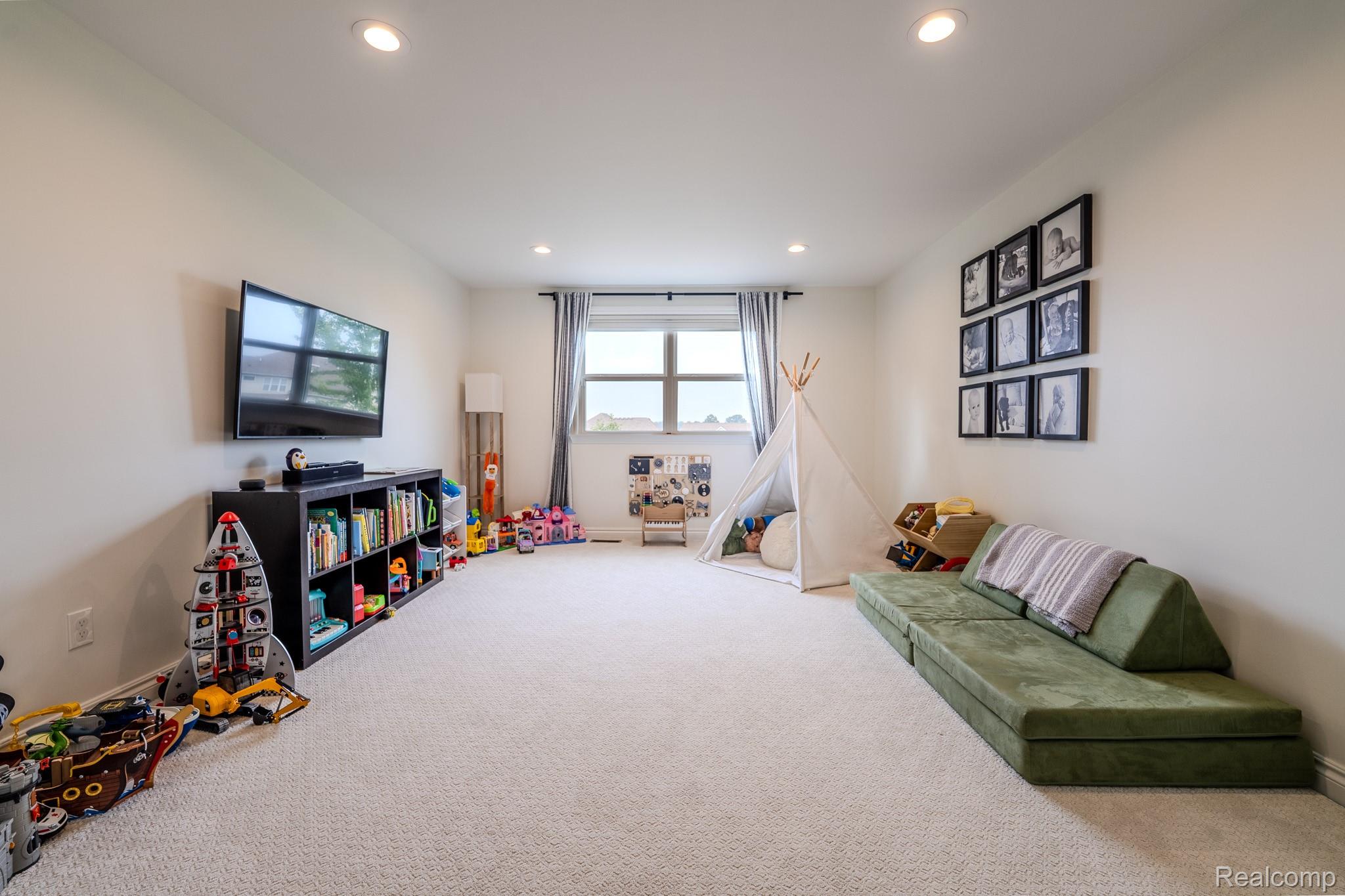 1367 Addington Court