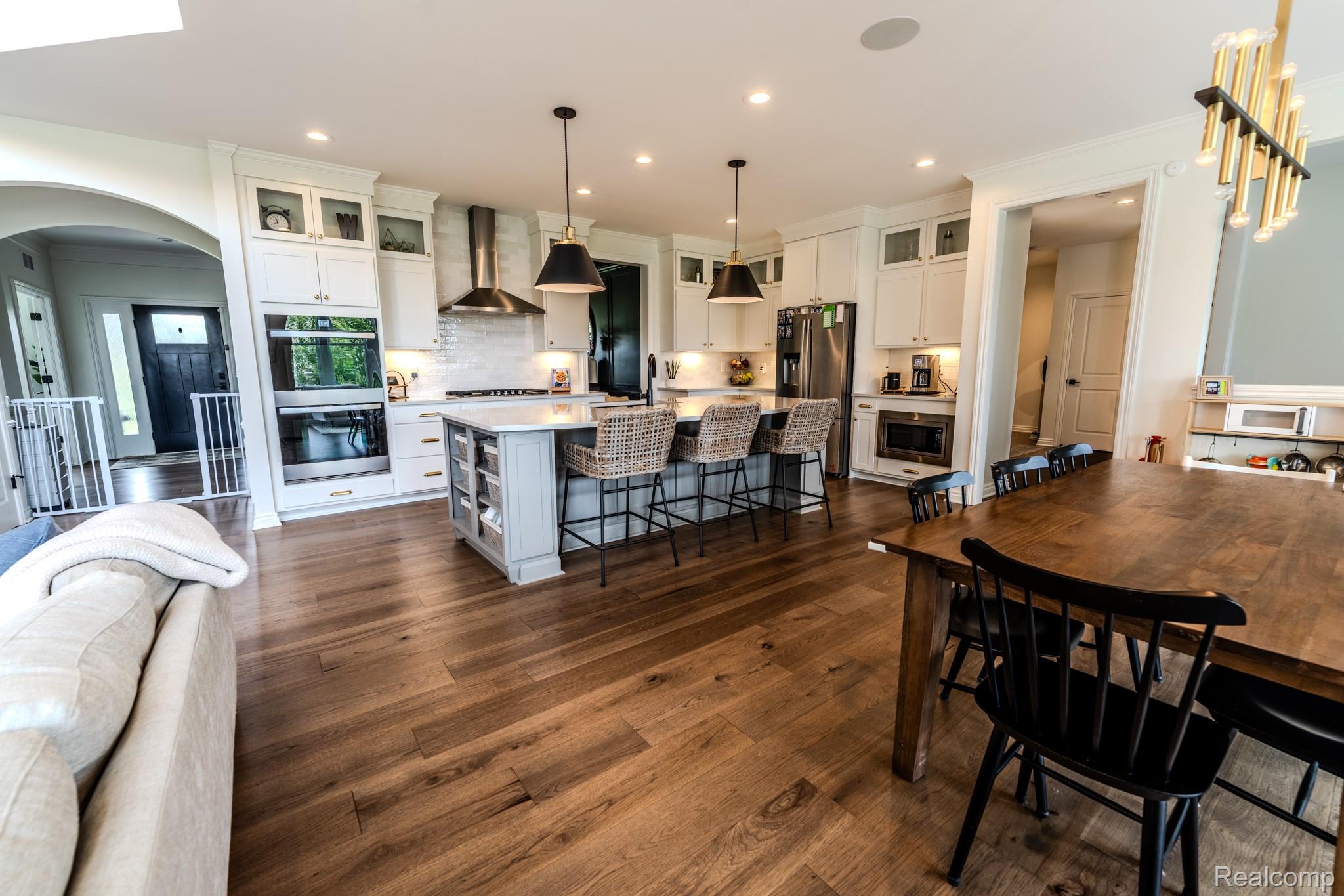 1367 Addington Court