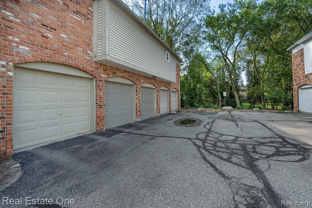 1665 Huntington Park E
