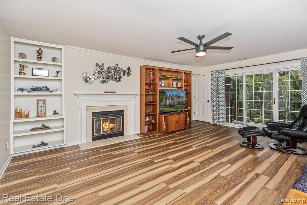 1665 Huntington Park E