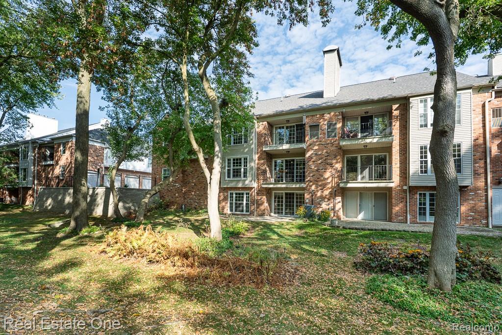 1665 Huntington Park E