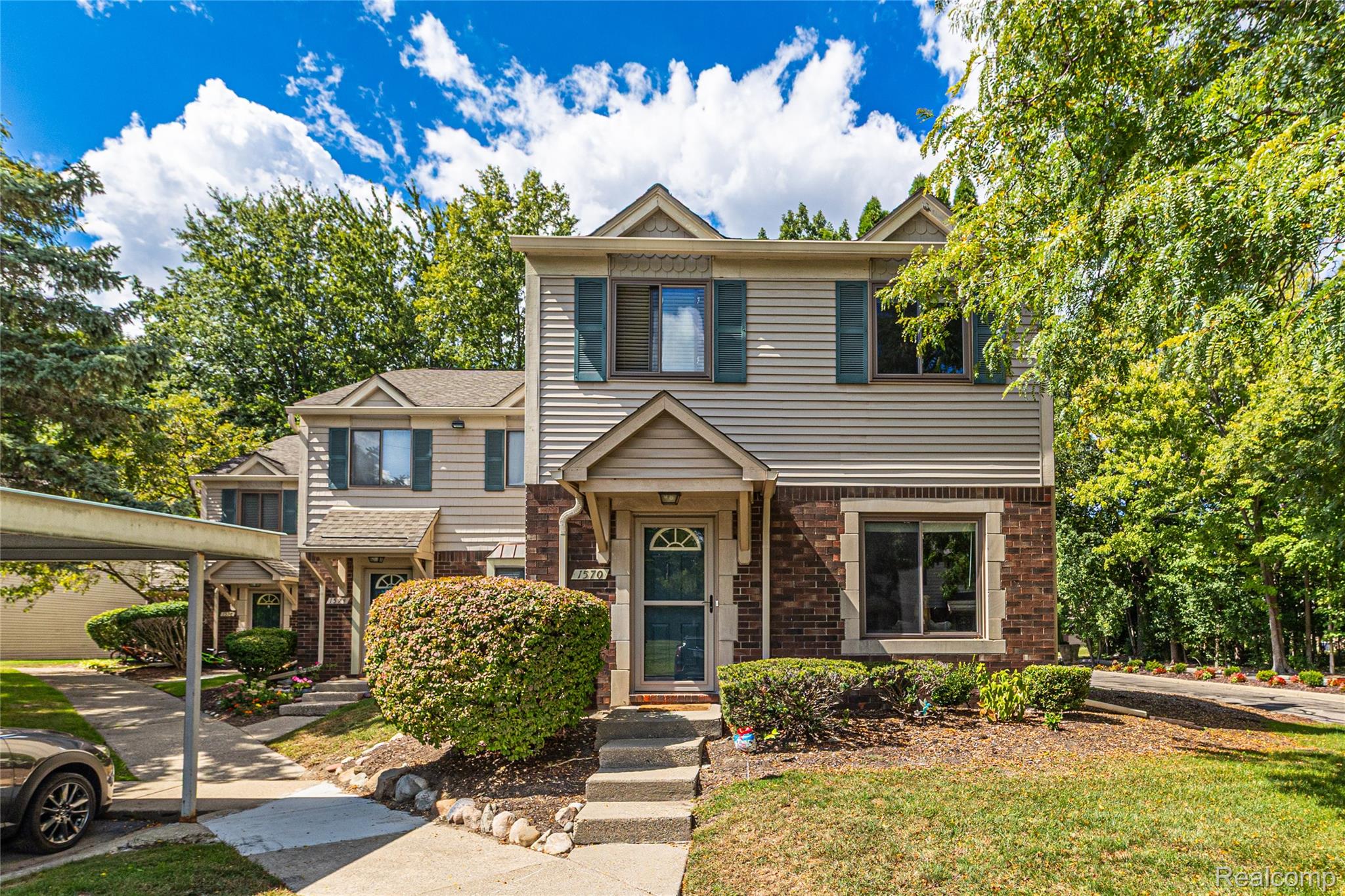 1570 Streamwood Court