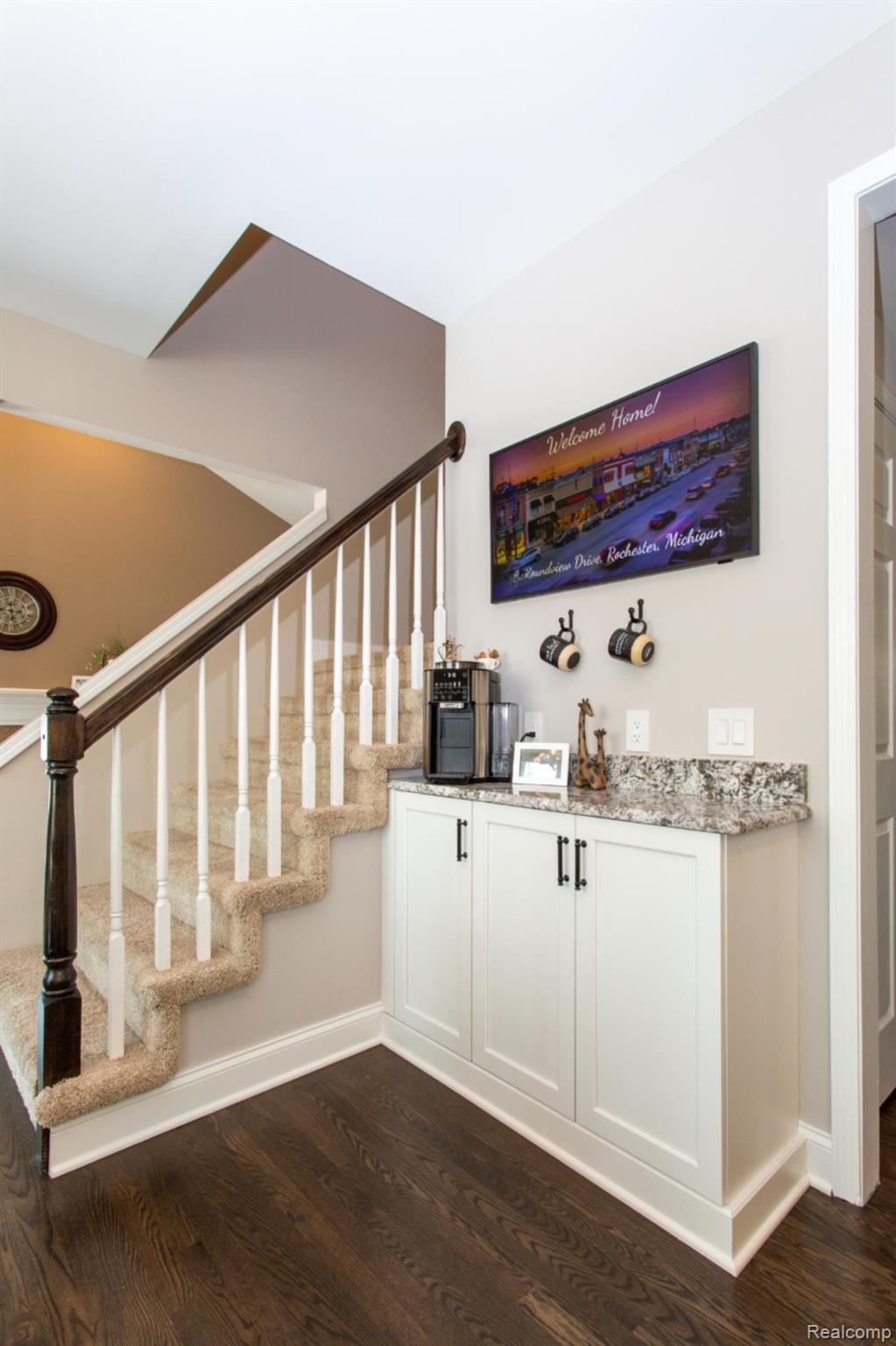 414 Roundview Drive