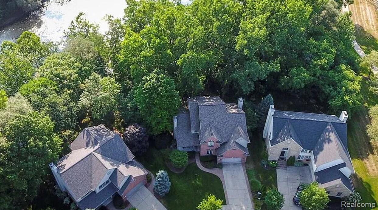 414 Roundview Drive