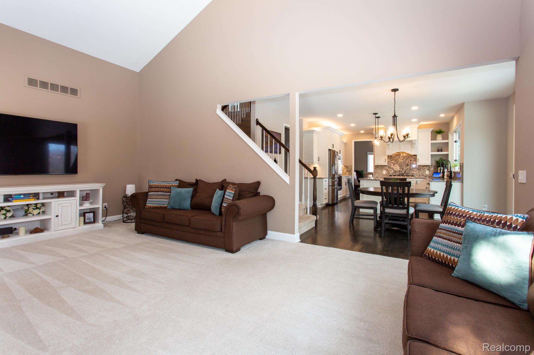 414 Roundview Drive