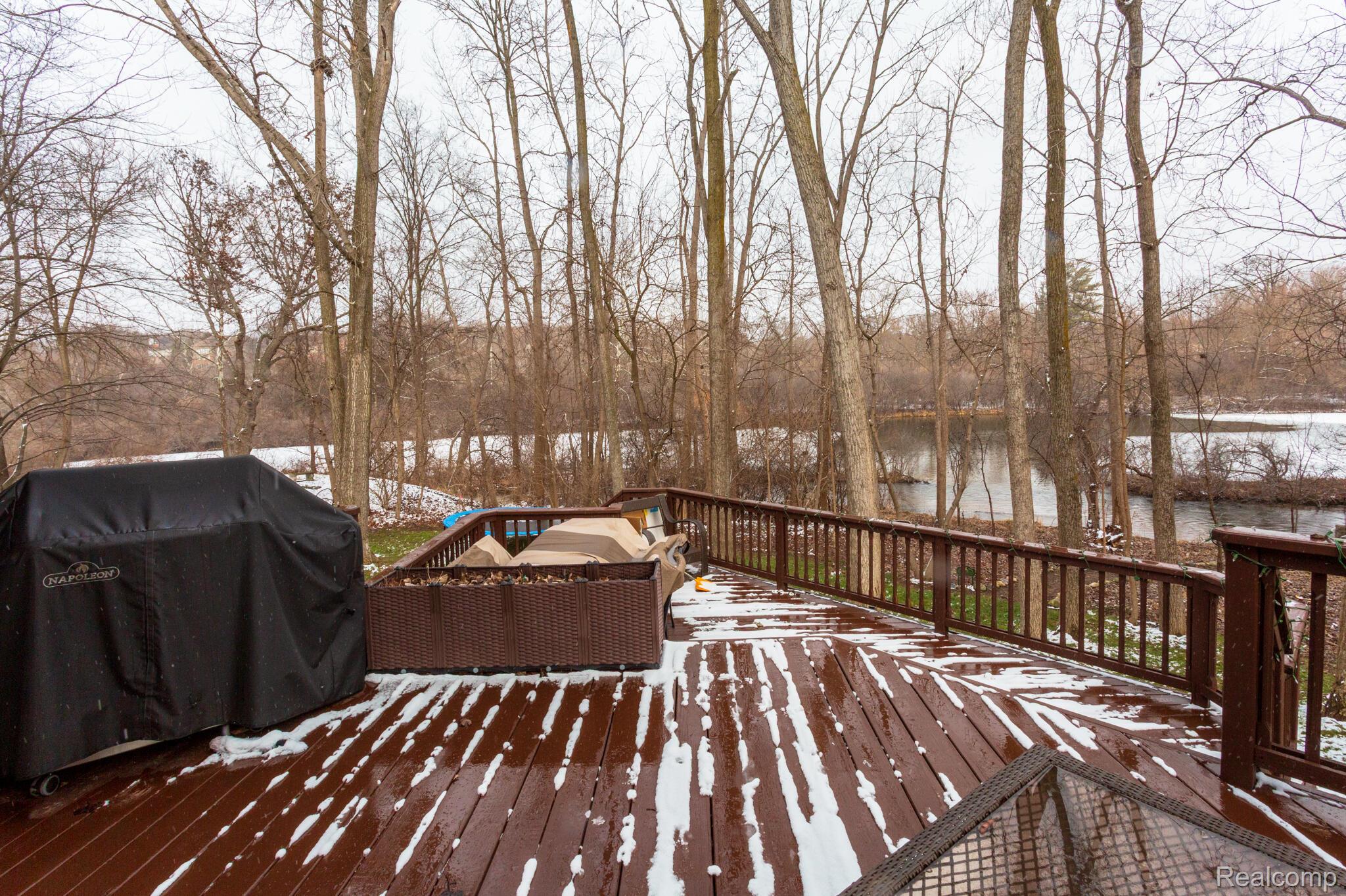 414 Roundview Drive