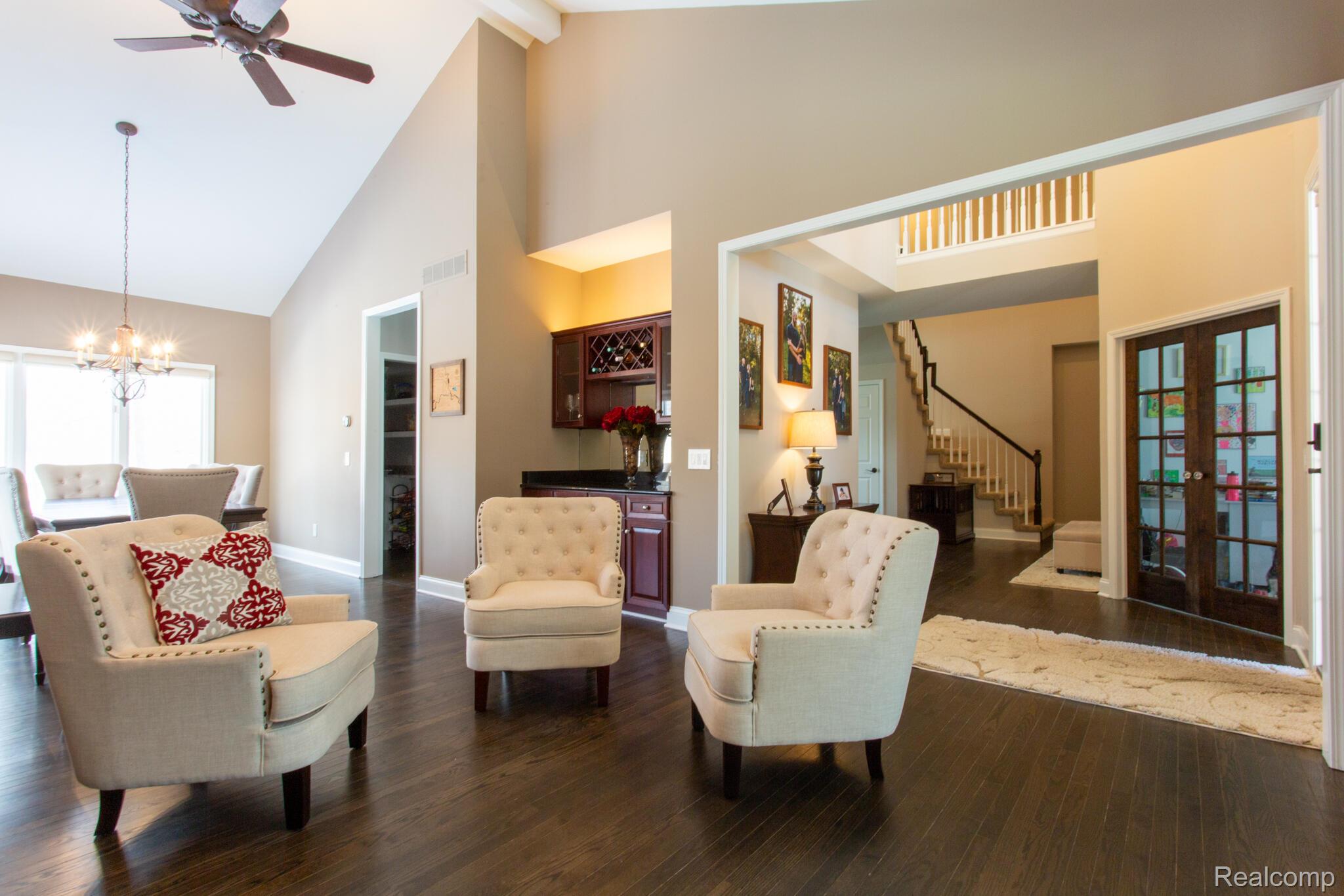 414 Roundview Drive