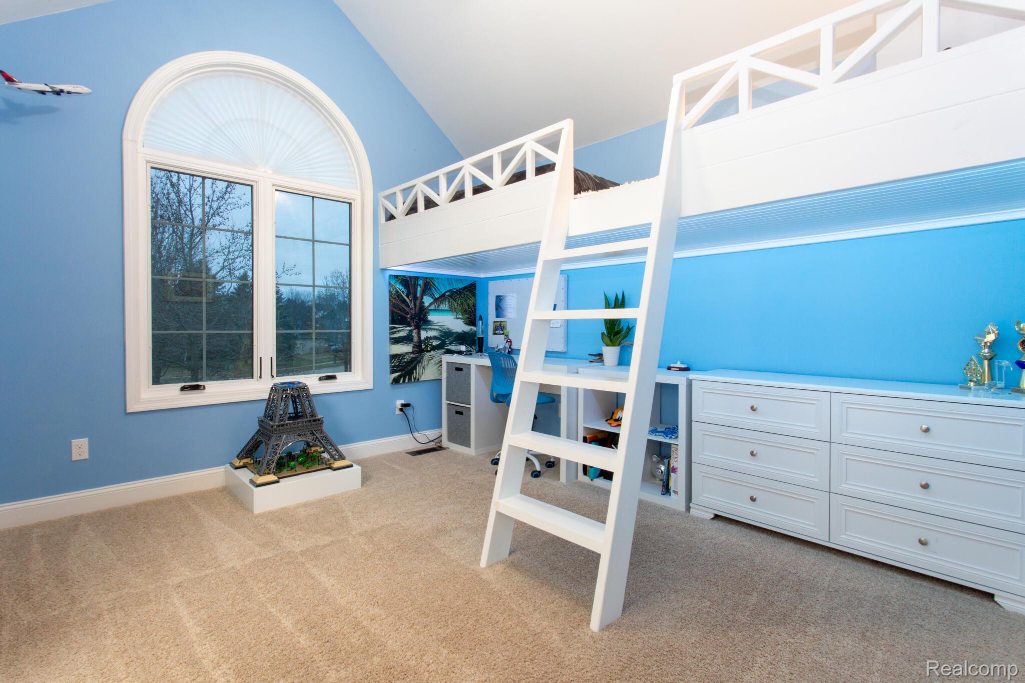414 Roundview Drive