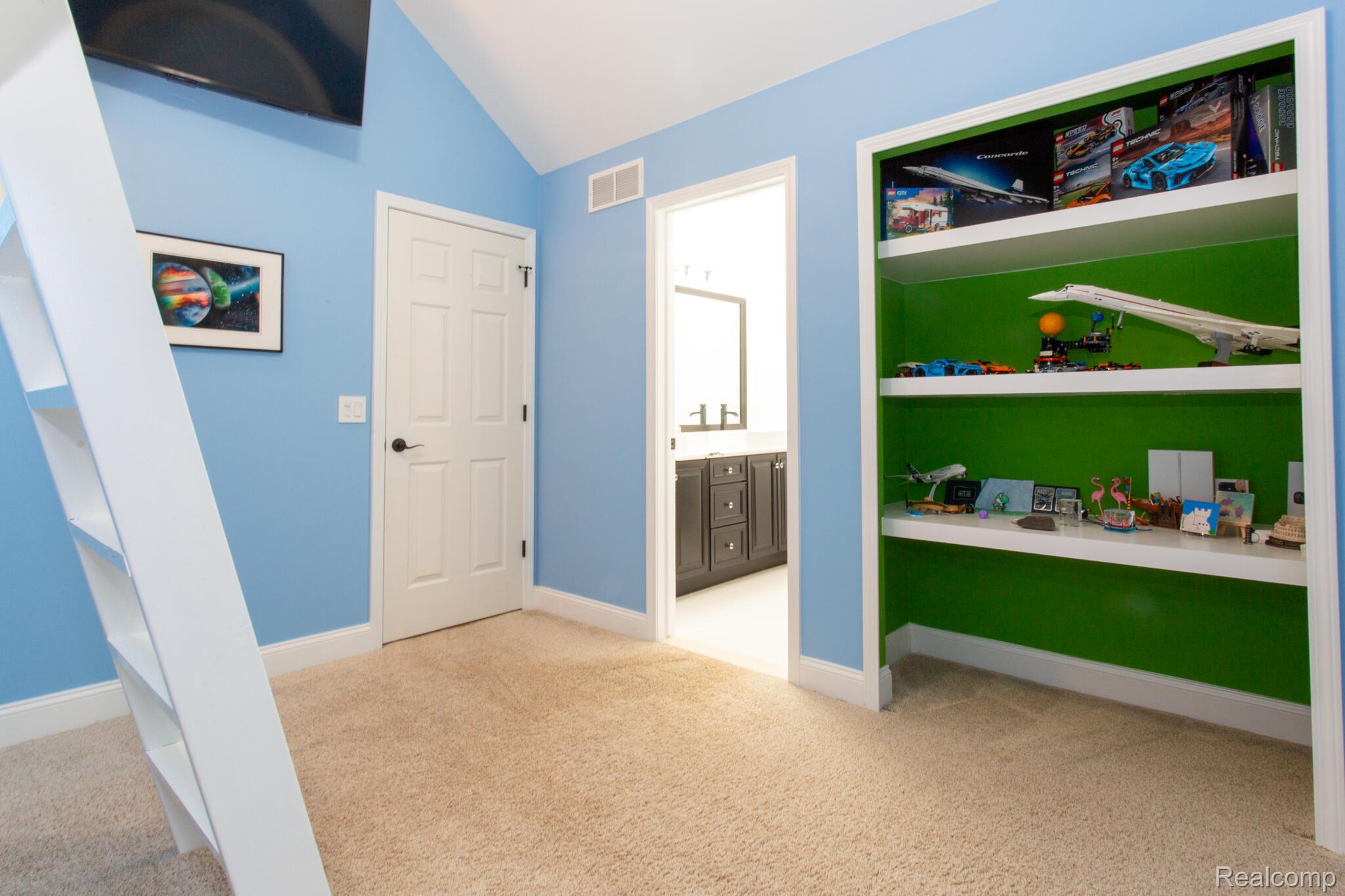 414 Roundview Drive