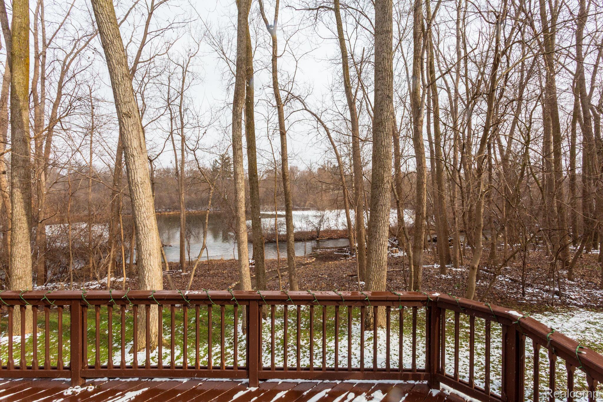 414 Roundview Drive
