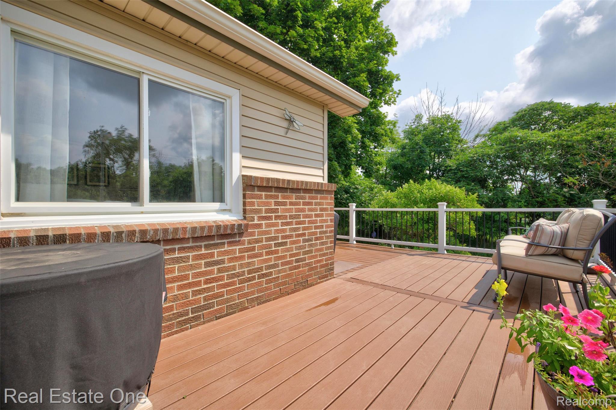 1136 Brauer Road