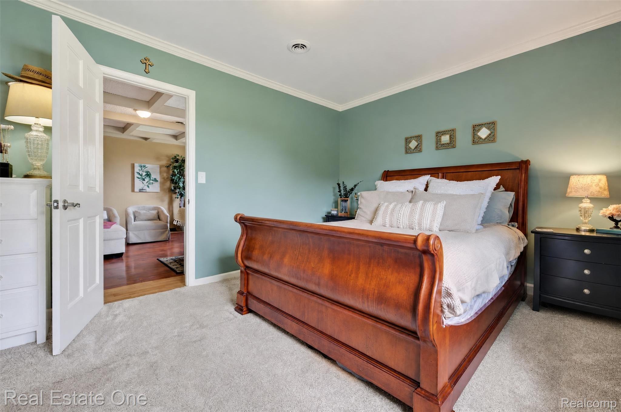 1136 Brauer Road