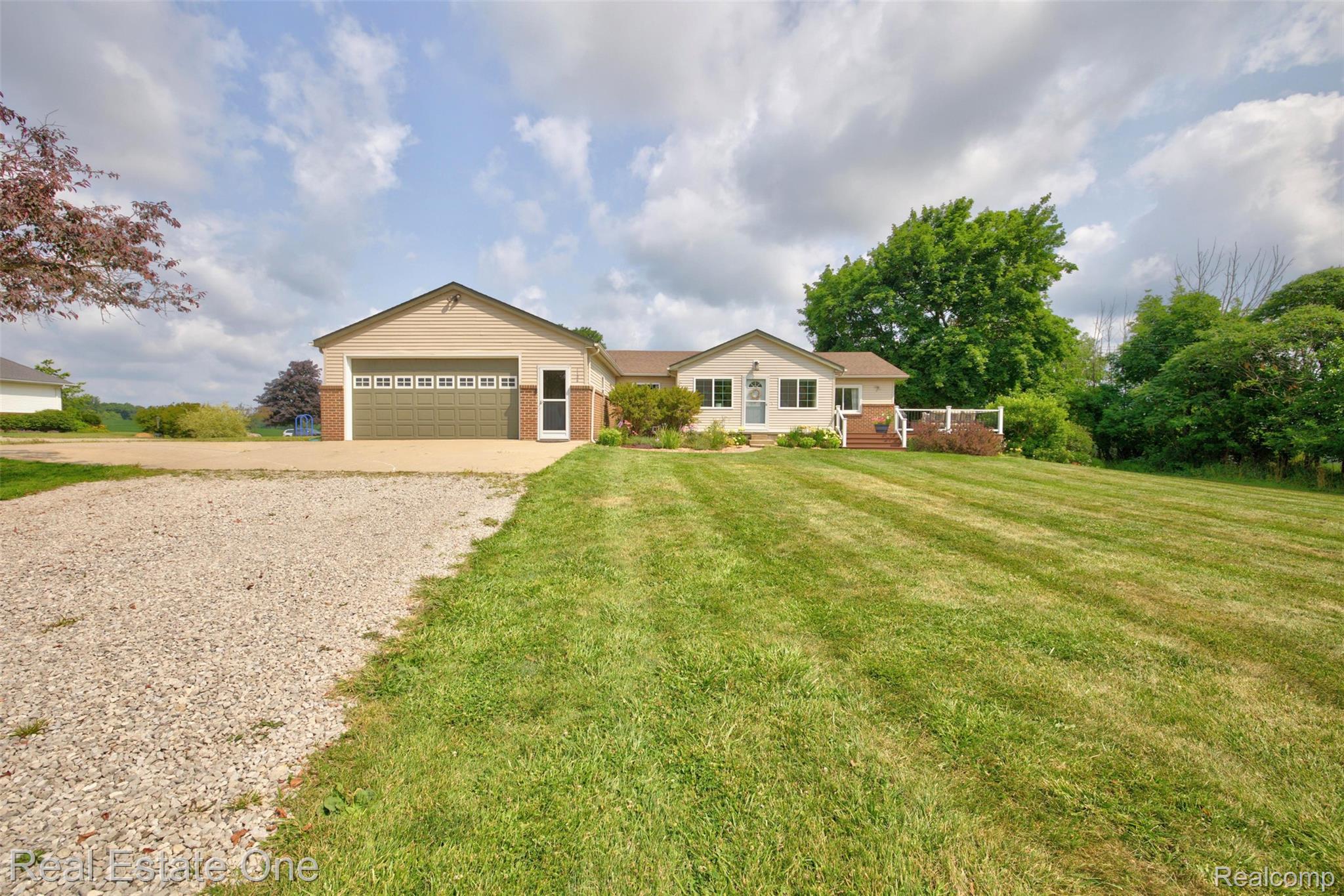 1136 Brauer Road