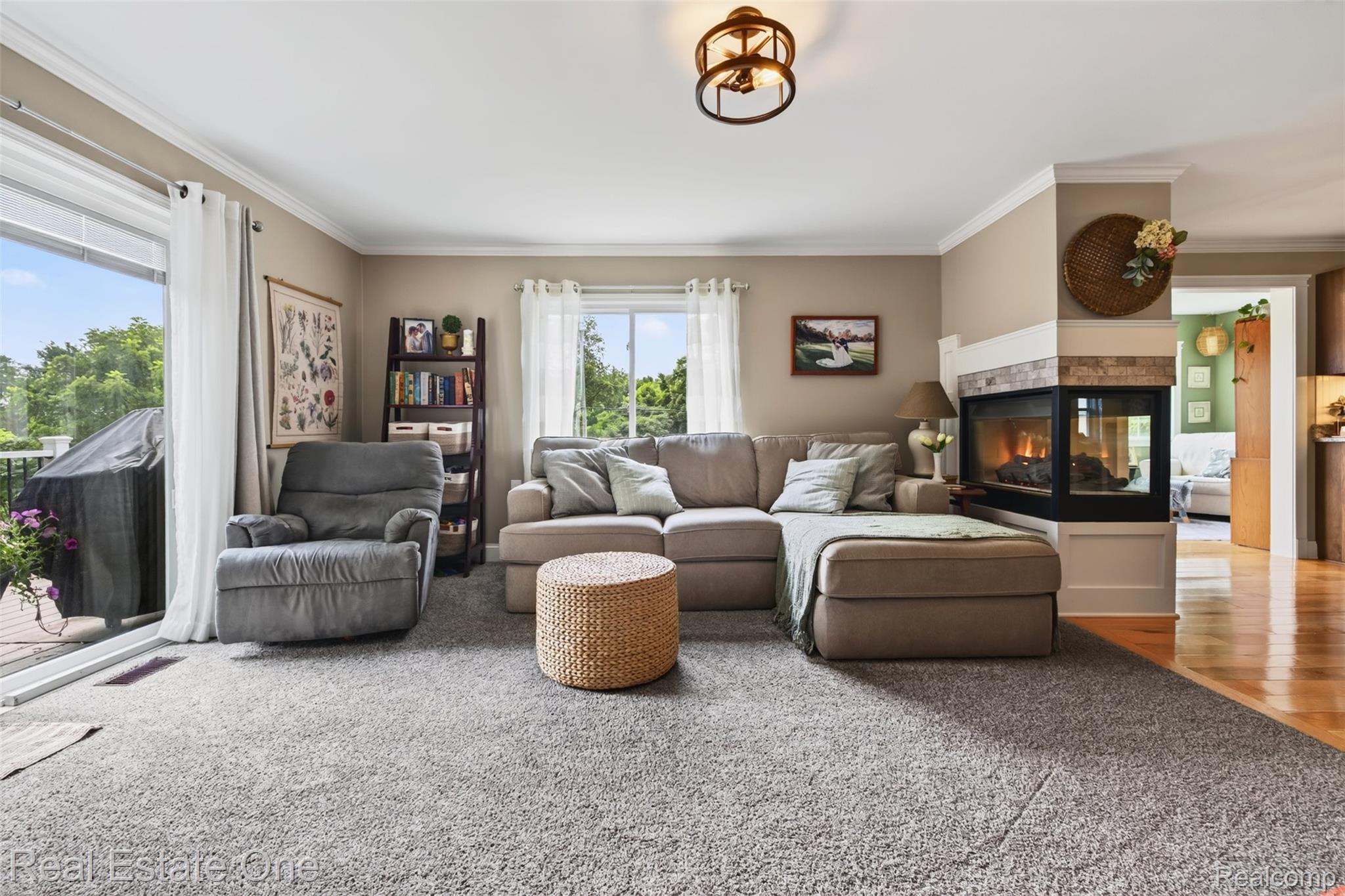 1136 Brauer Road