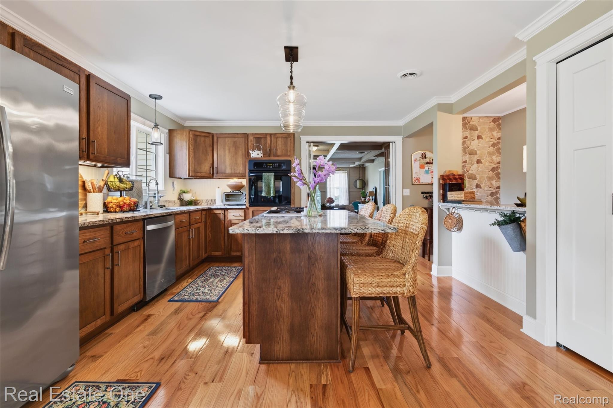 1136 Brauer Road