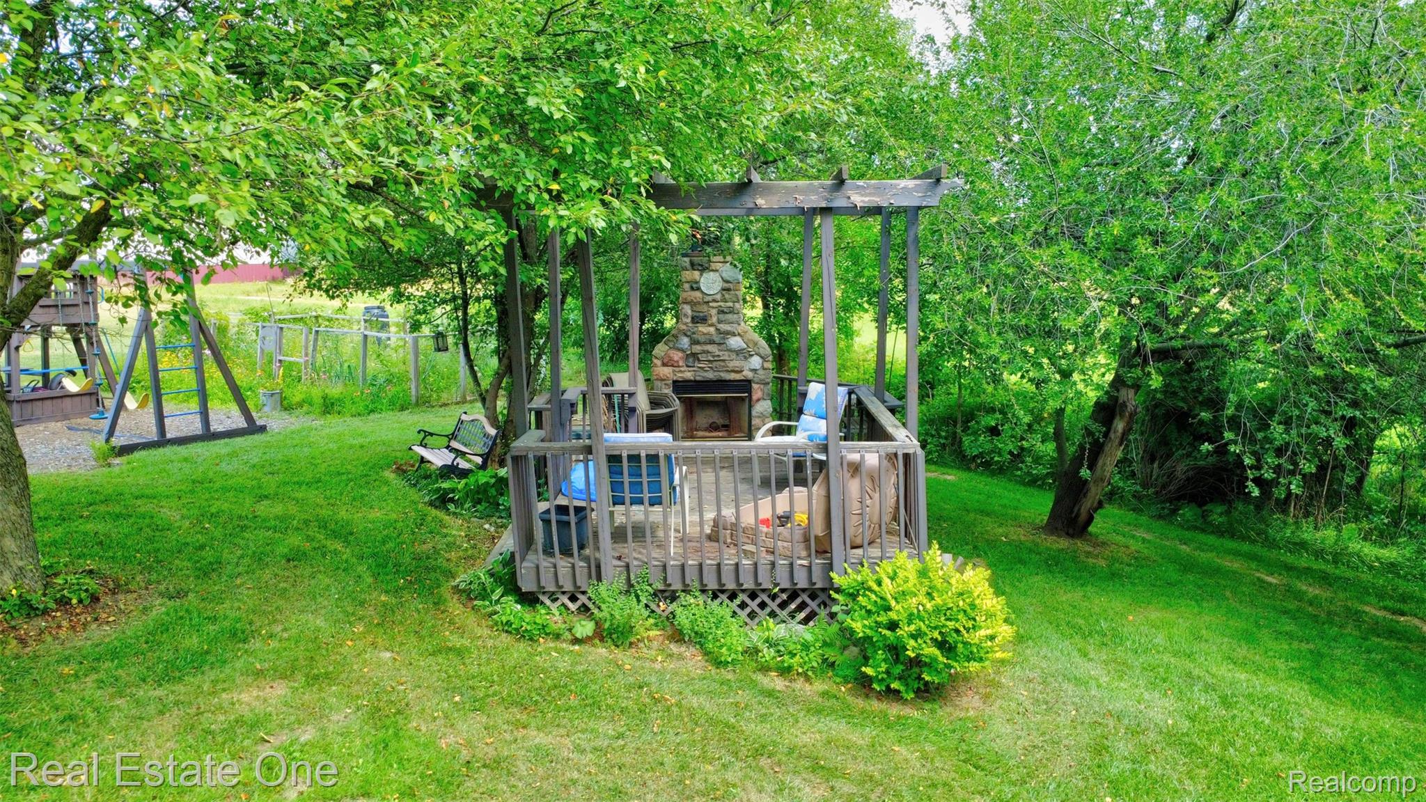 1136 Brauer Road