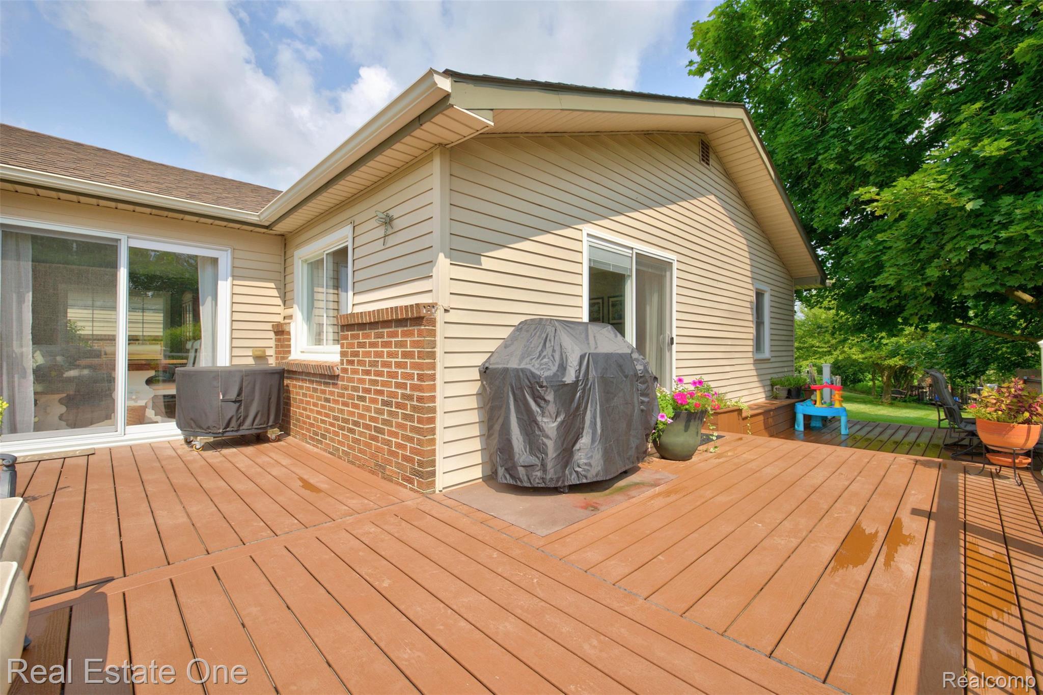 1136 Brauer Road