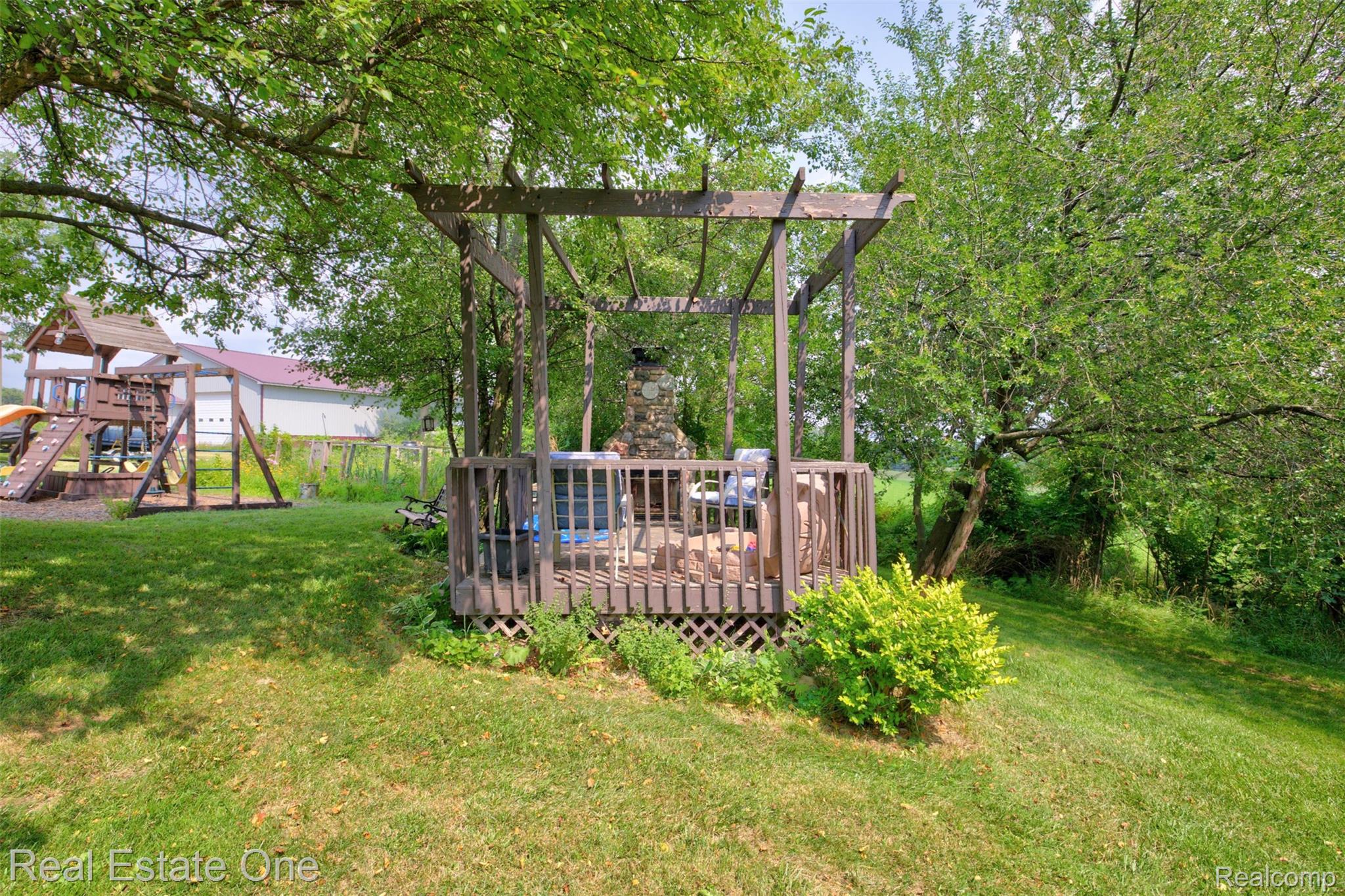 1136 Brauer Road