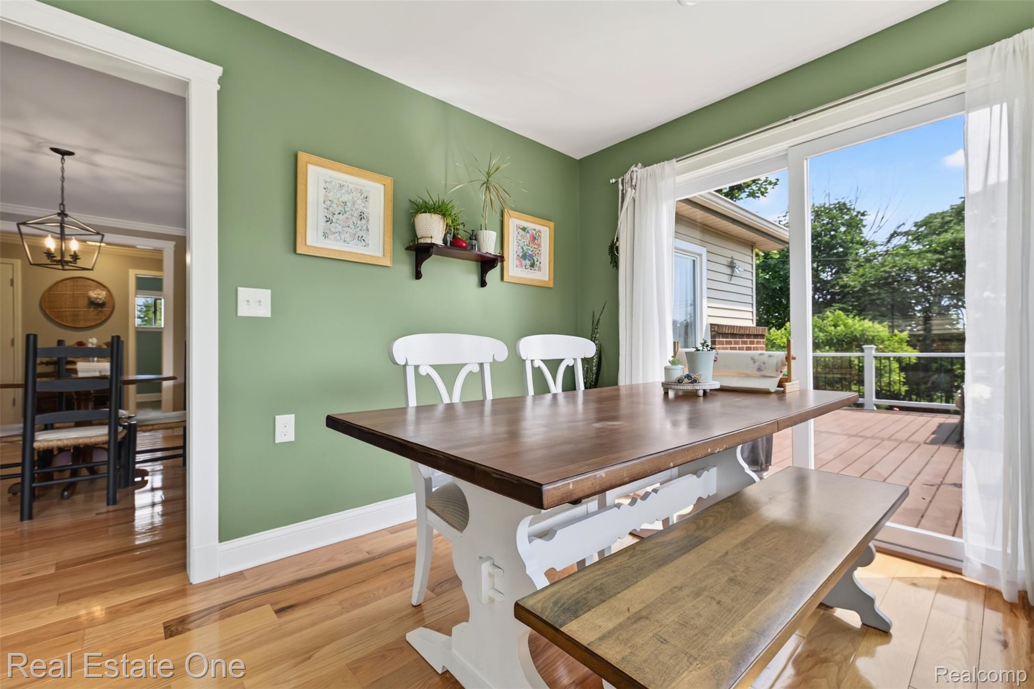 1136 Brauer Road