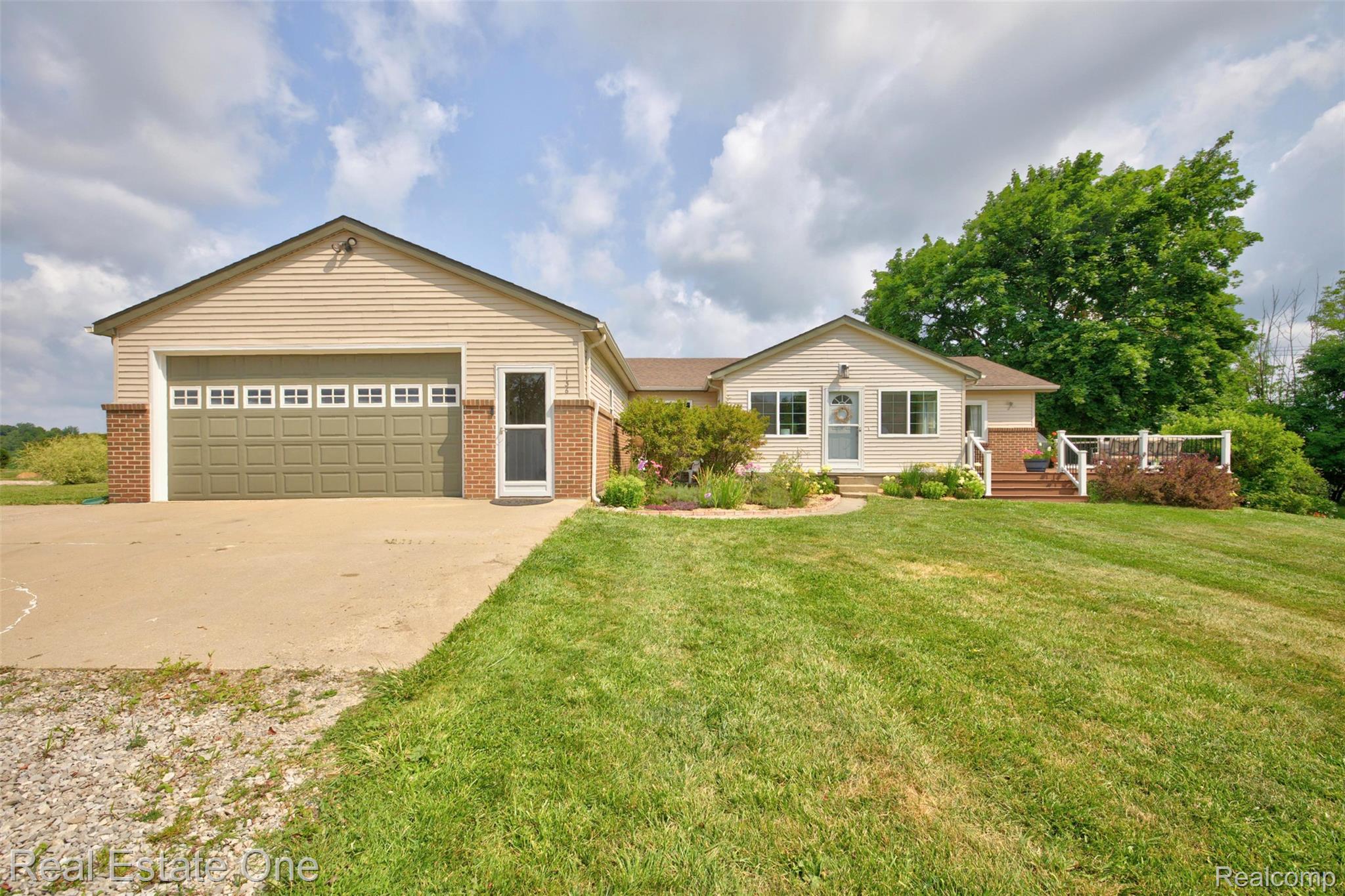 1136 Brauer Road