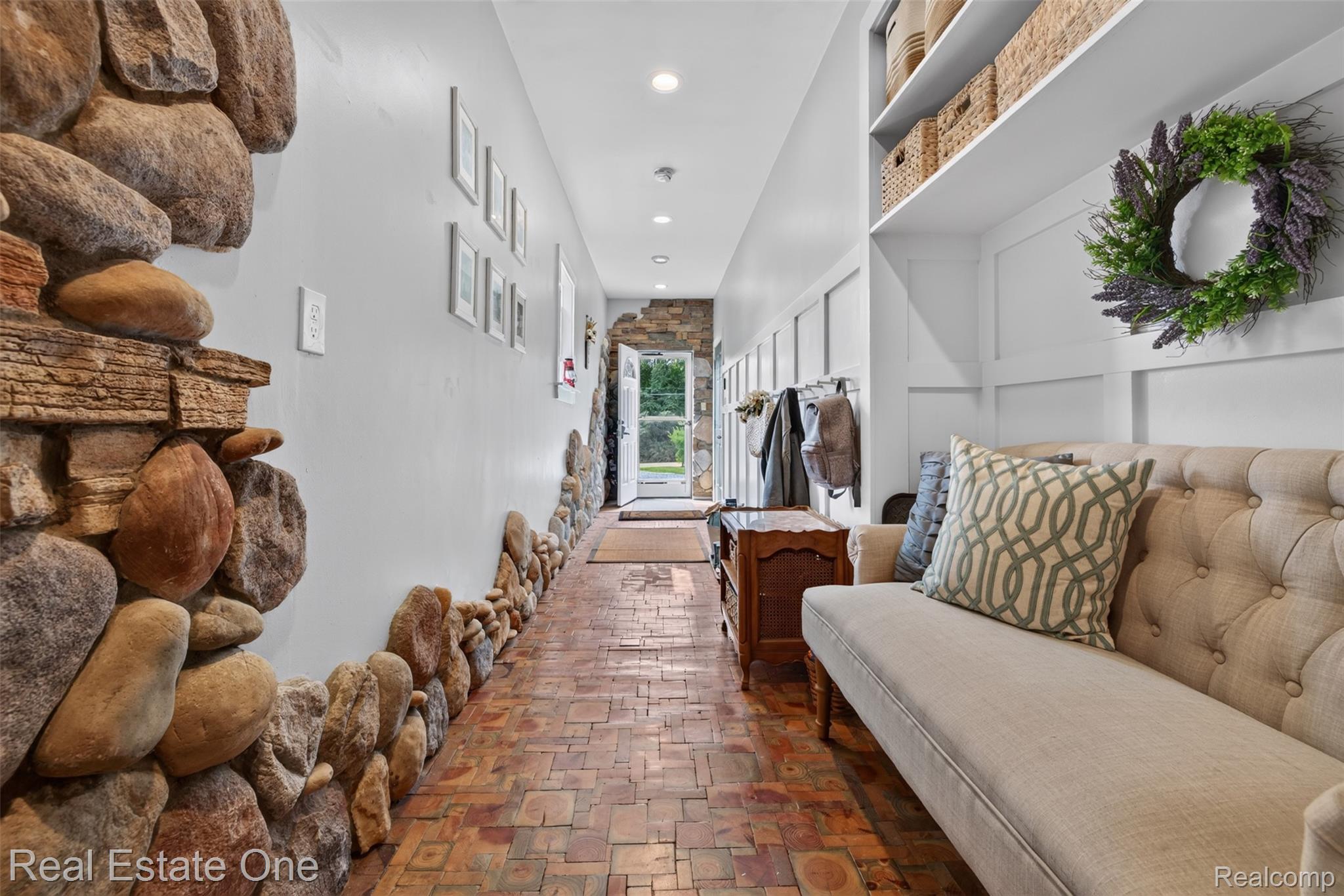 1136 Brauer Road
