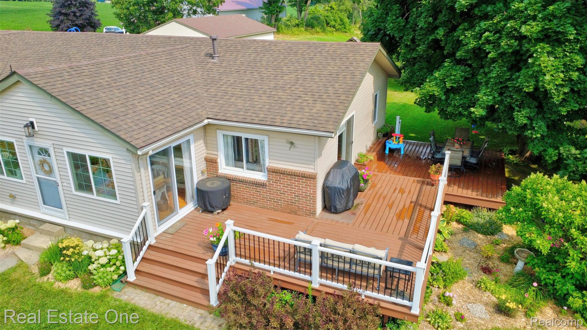 1136 Brauer Road