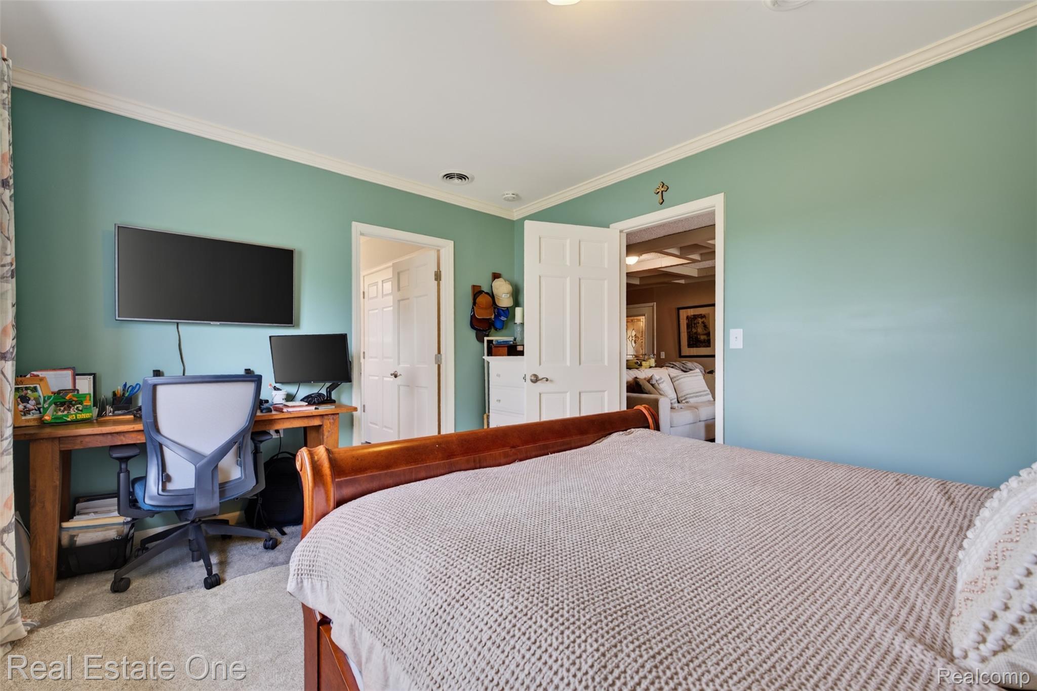 1136 Brauer Road