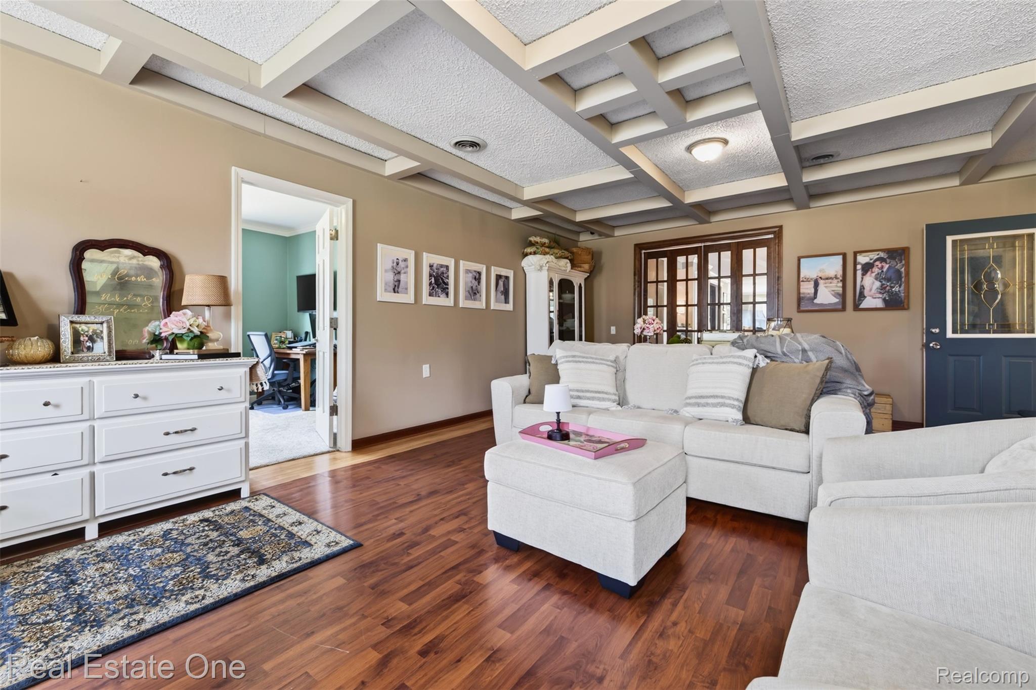 1136 Brauer Road