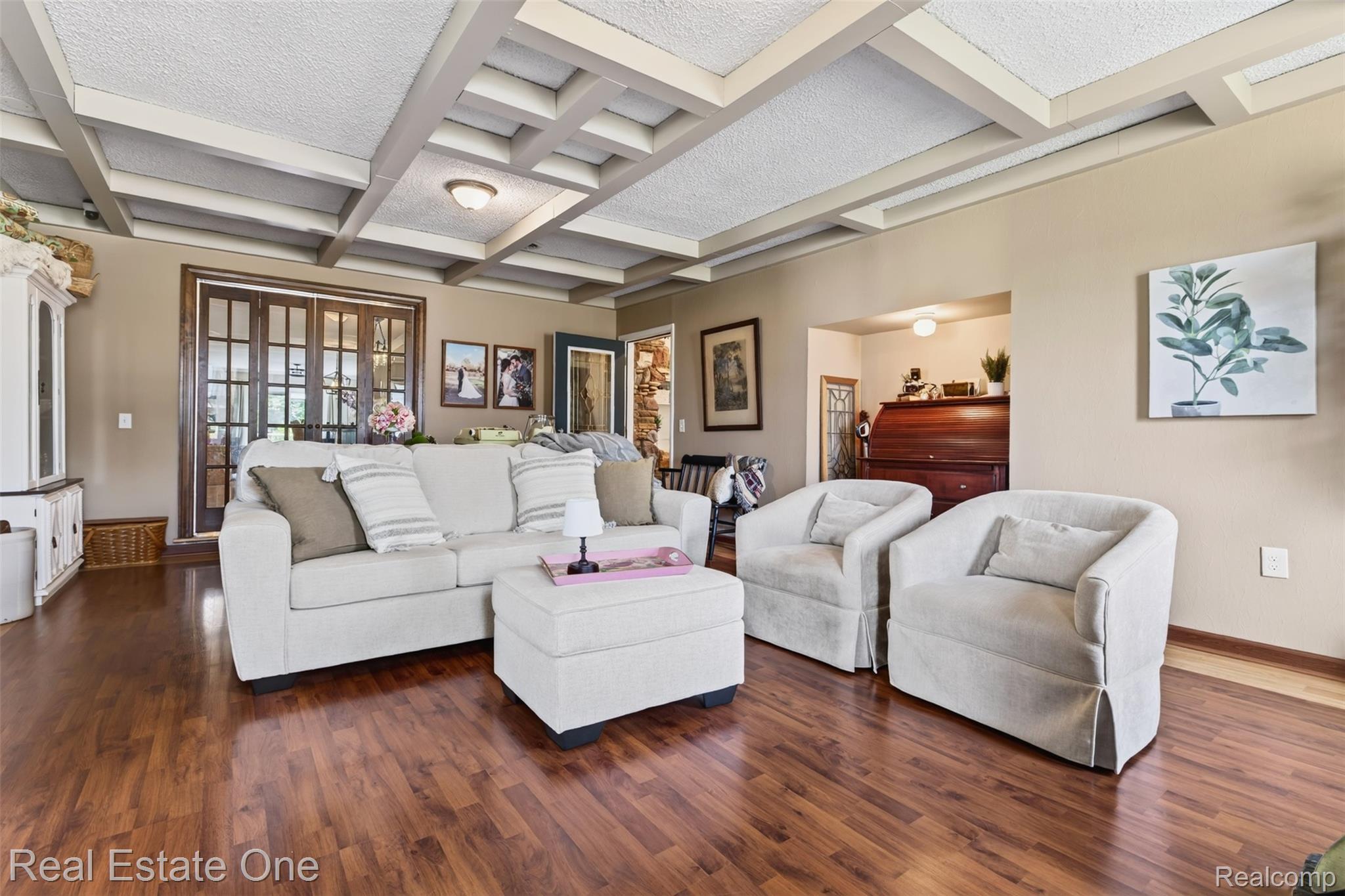 1136 Brauer Road