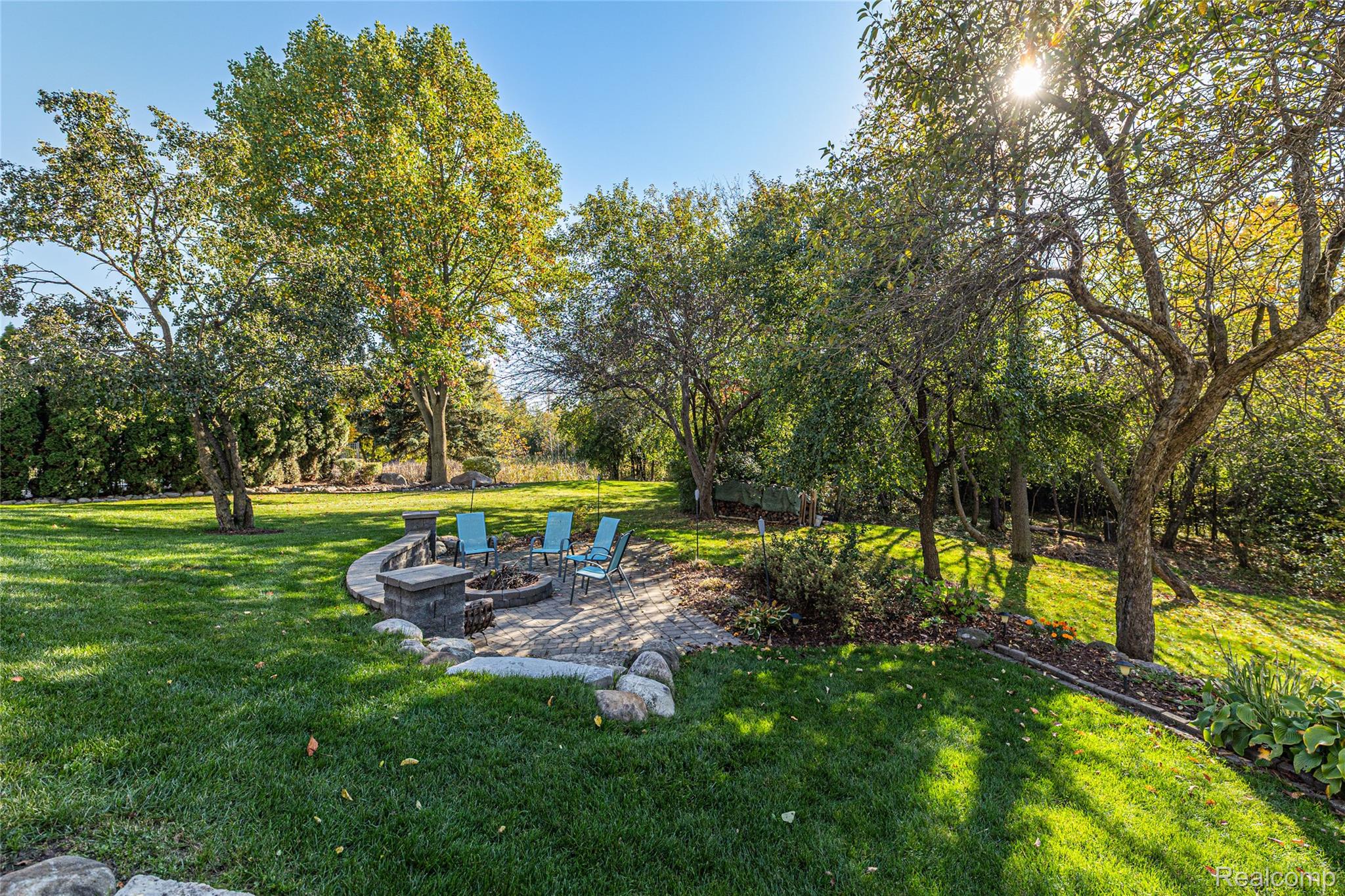 2328 Chestnut CIR