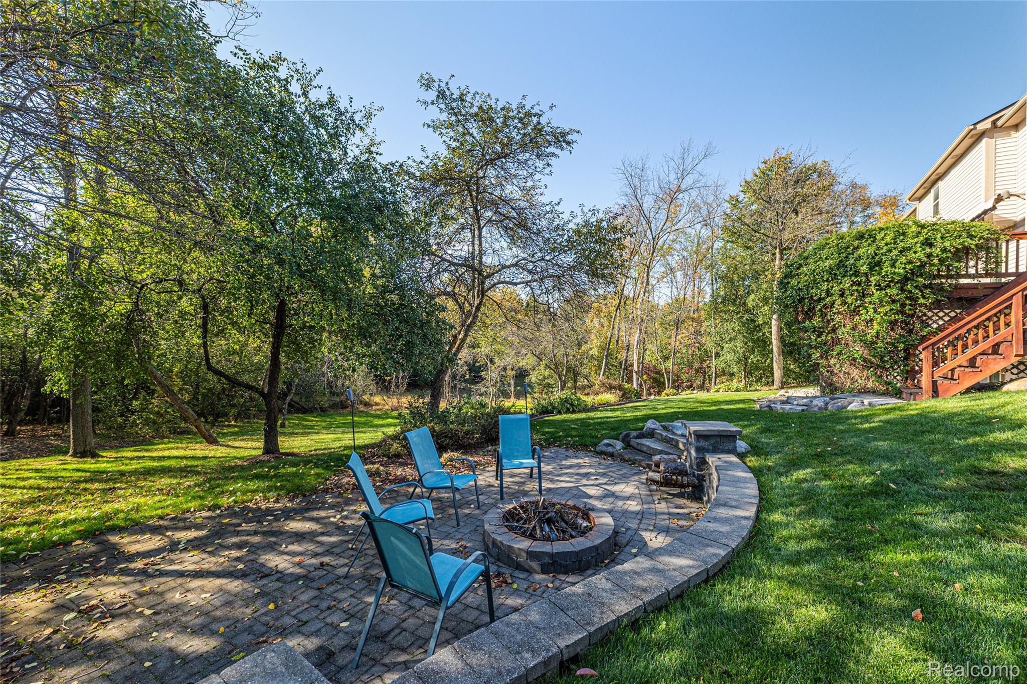 2328 Chestnut CIR
