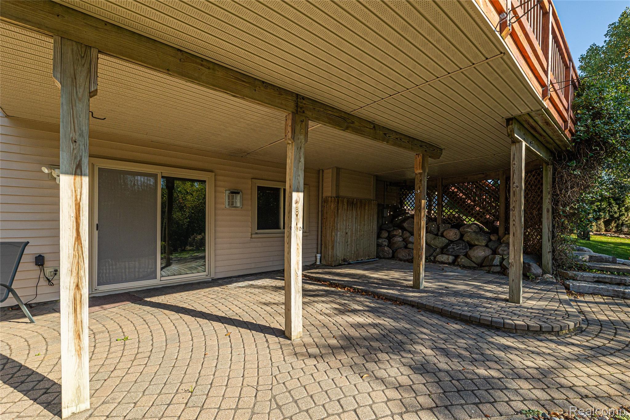 2328 Chestnut CIR