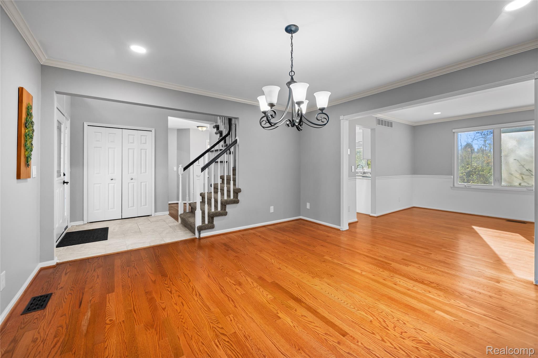 2328 Chestnut CIR