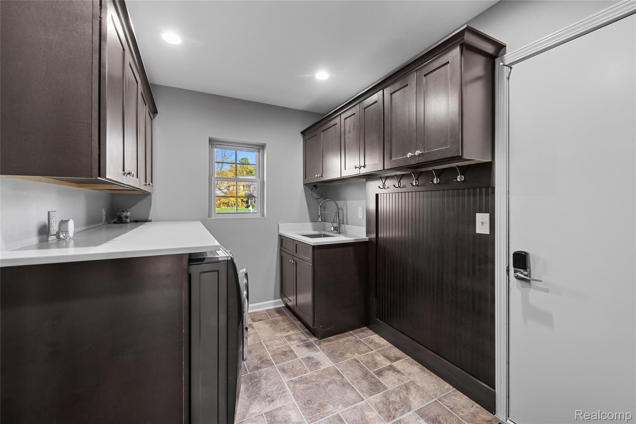 2328 Chestnut CIR