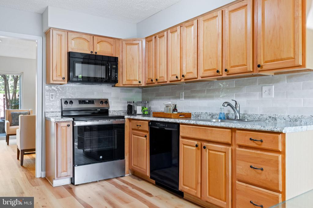 2389 SOUTHGATE SQUARE