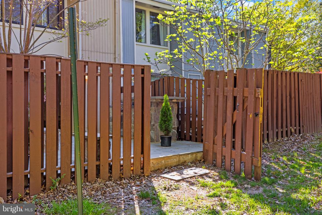 2389 SOUTHGATE SQUARE