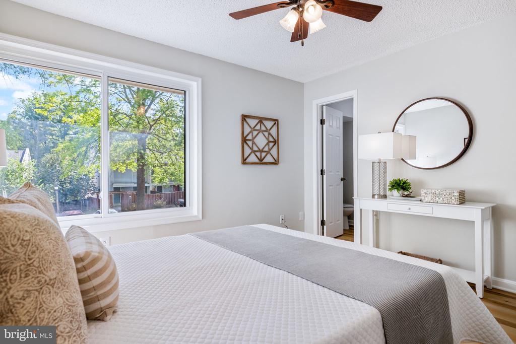 2389 SOUTHGATE SQUARE