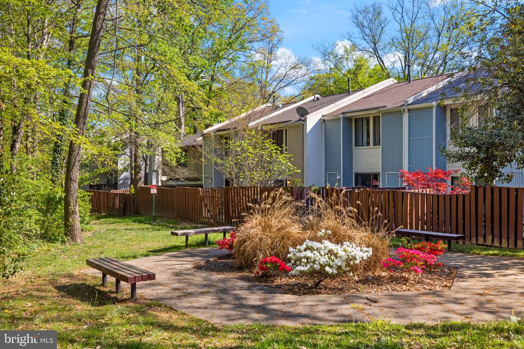 2389 SOUTHGATE SQUARE
