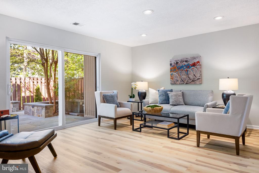 2389 SOUTHGATE SQUARE