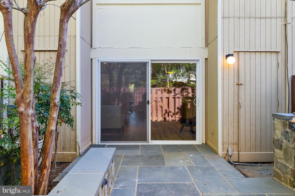 2389 SOUTHGATE SQUARE