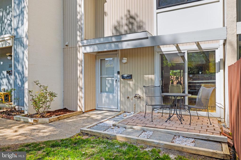 2389 SOUTHGATE SQUARE