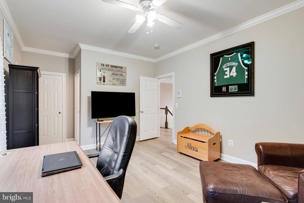 7513 DETWILLER DRIVE