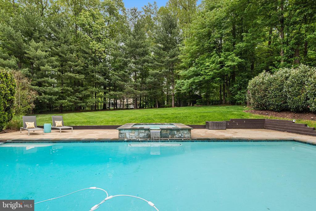 7513 DETWILLER DRIVE