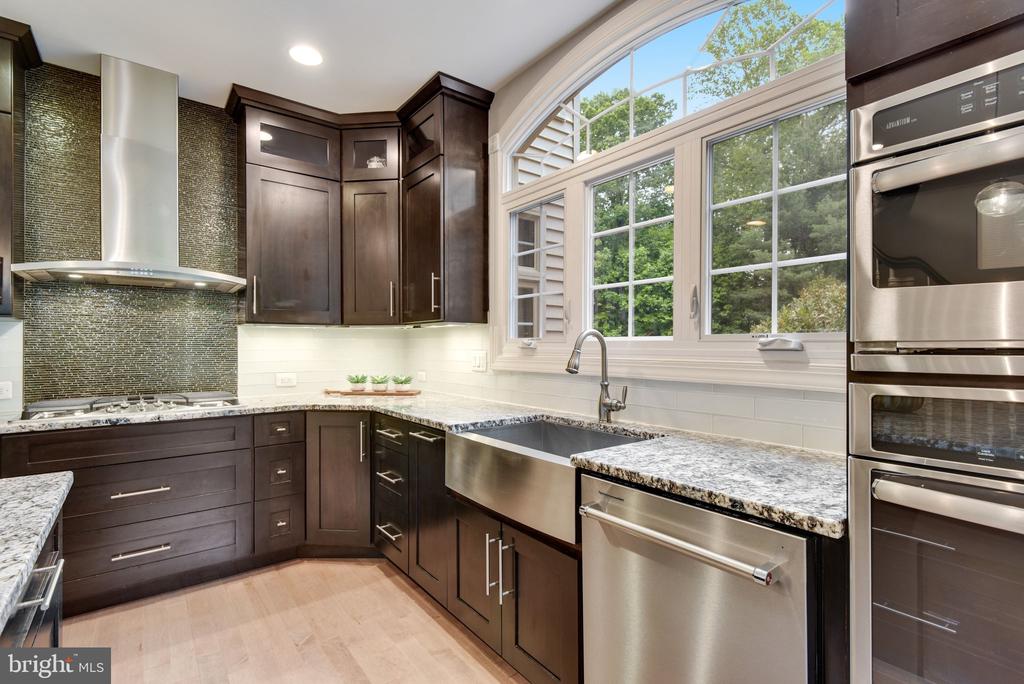 7513 DETWILLER DRIVE