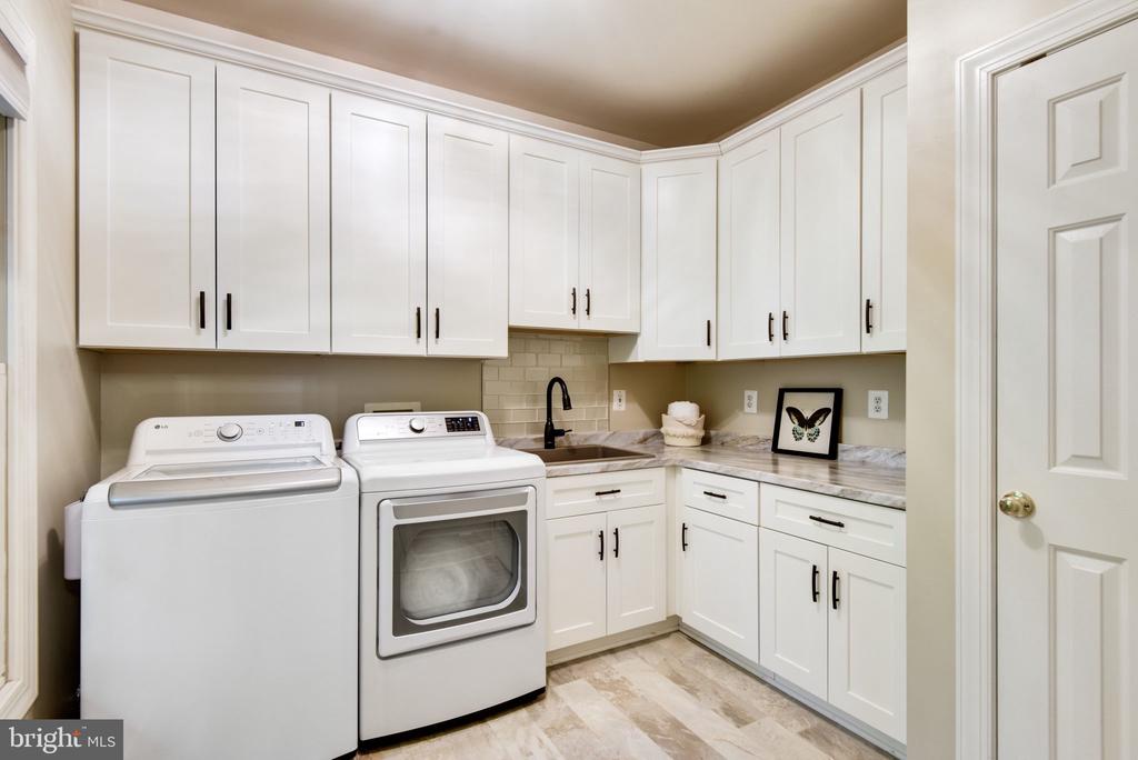 7513 DETWILLER DRIVE
