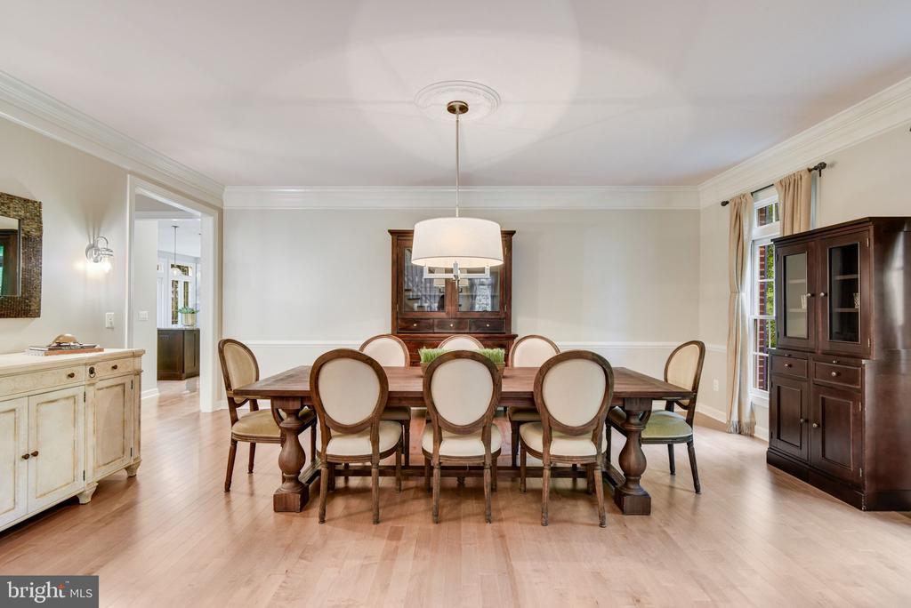 7513 DETWILLER DRIVE