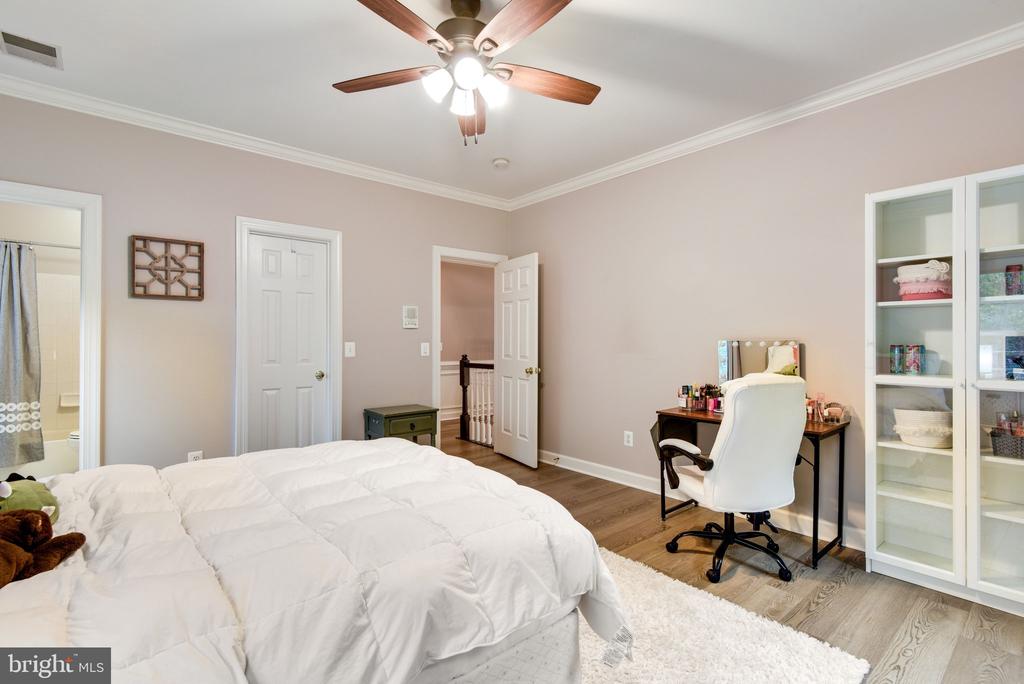 7513 DETWILLER DRIVE