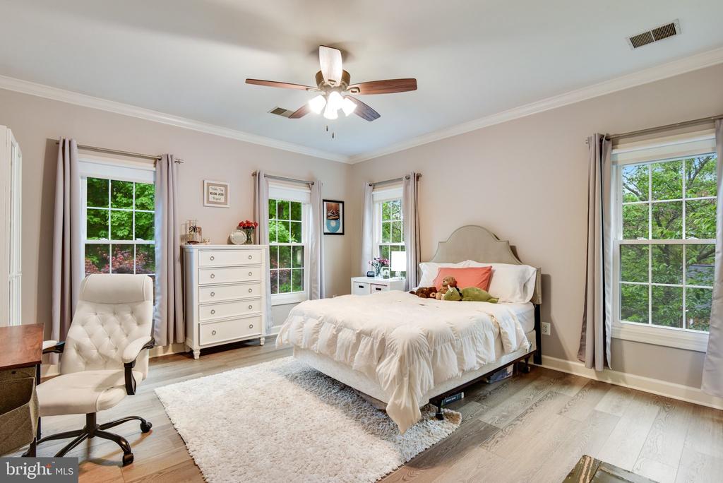 7513 DETWILLER DRIVE