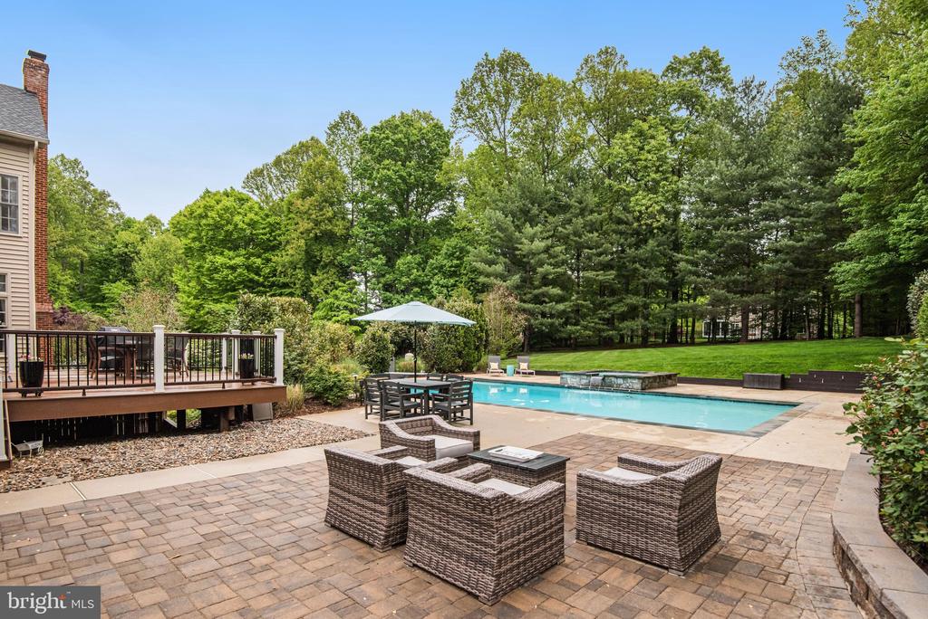 7513 DETWILLER DRIVE