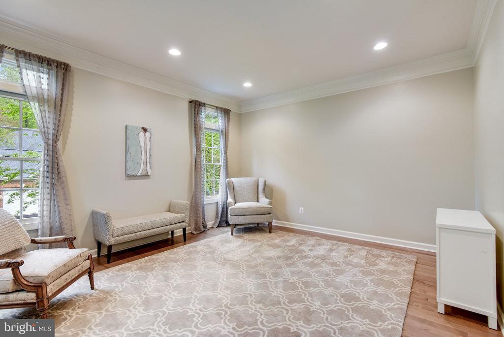 7513 DETWILLER DRIVE